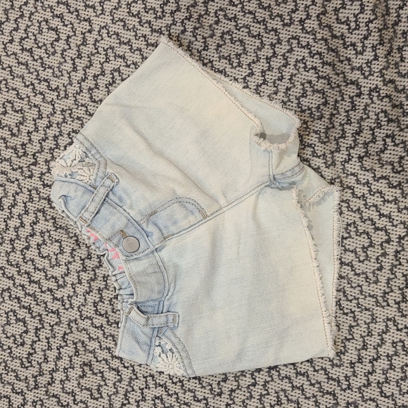 Whitewashed Girls Shorts with Lace Pocket Detail Size 18-24M - Picture 1 of 4